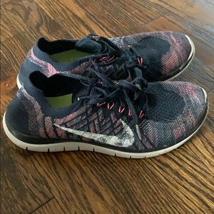 Nike free 4.0 flyknit tennis shoe
